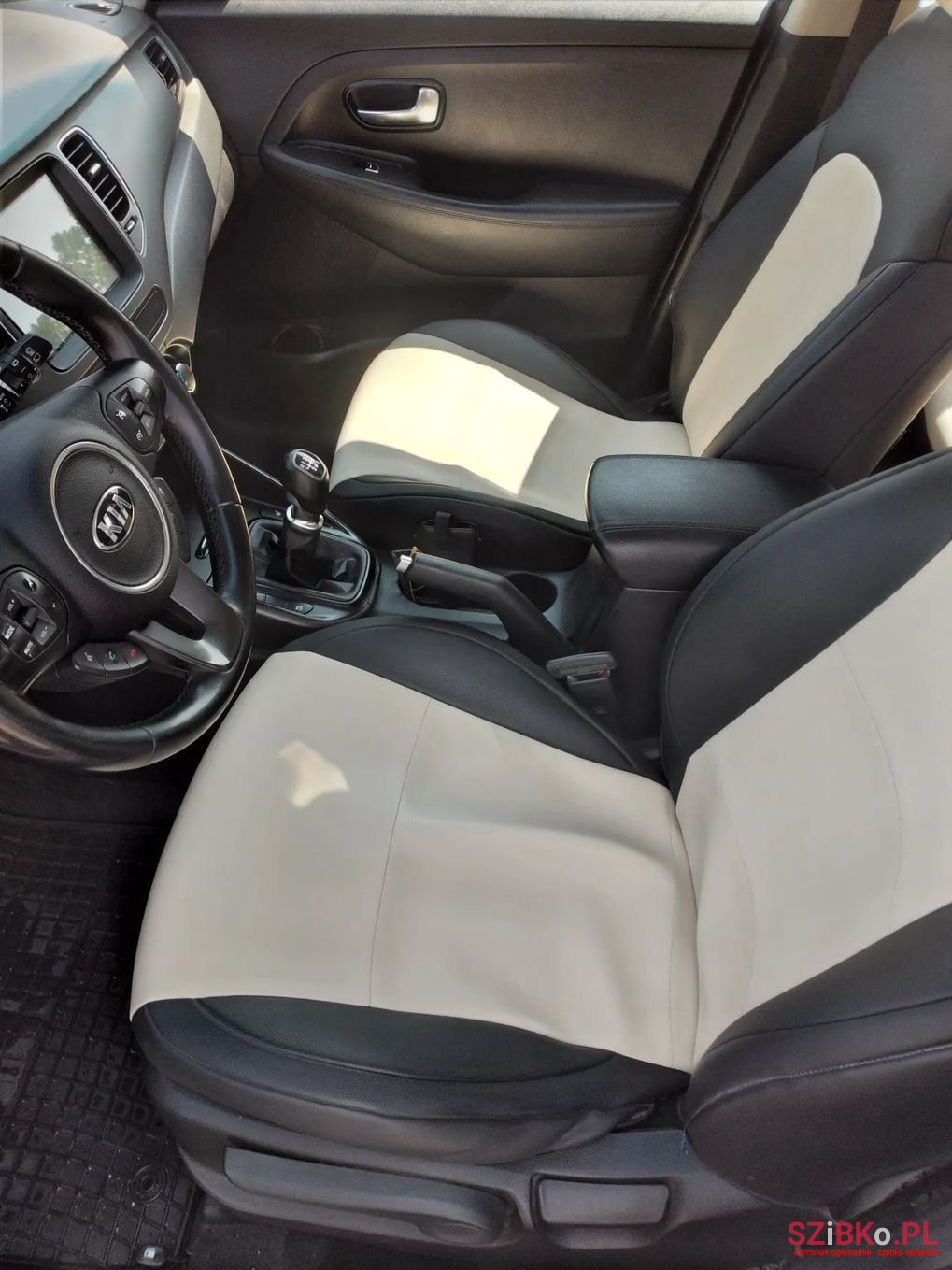 2013' Kia Carens photo #6