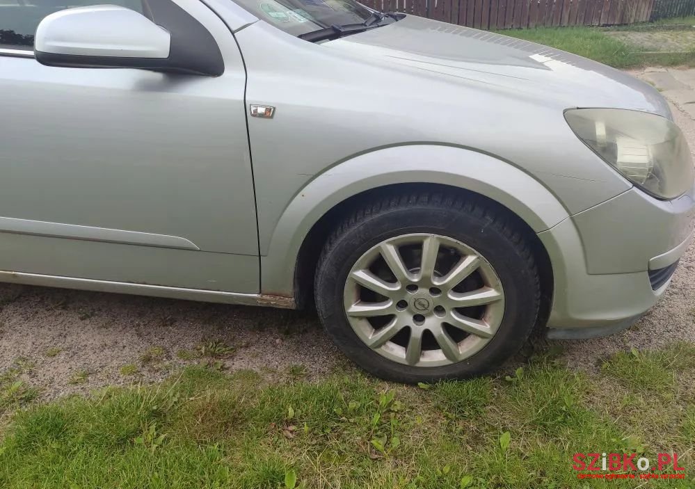 2005' Opel Astra 1.8 Caravan photo #2