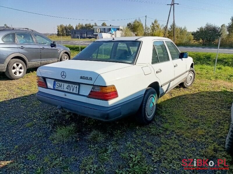 1987' Mercedes-Benz 124 photo #4
