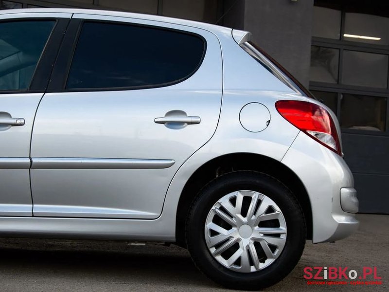 2011' Peugeot 207 1.6 Active photo #2