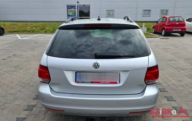 2011' Volkswagen Golf photo #6