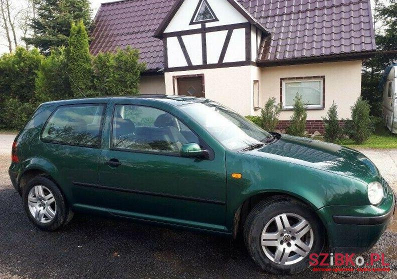 2002' Volkswagen Golf photo #1