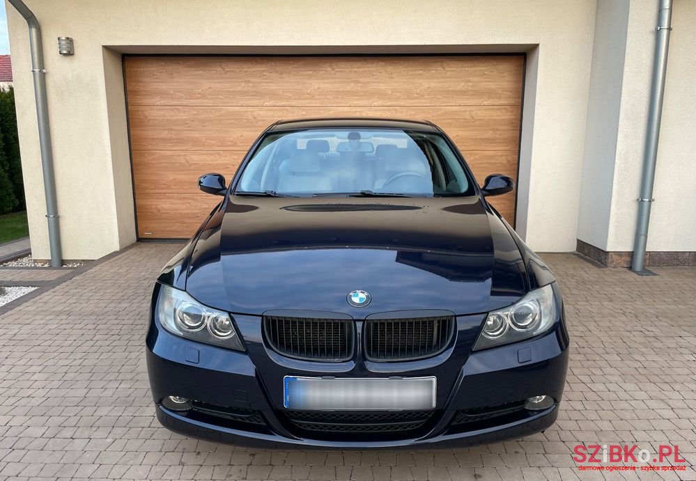 2005' BMW 3 Series 320I photo #2