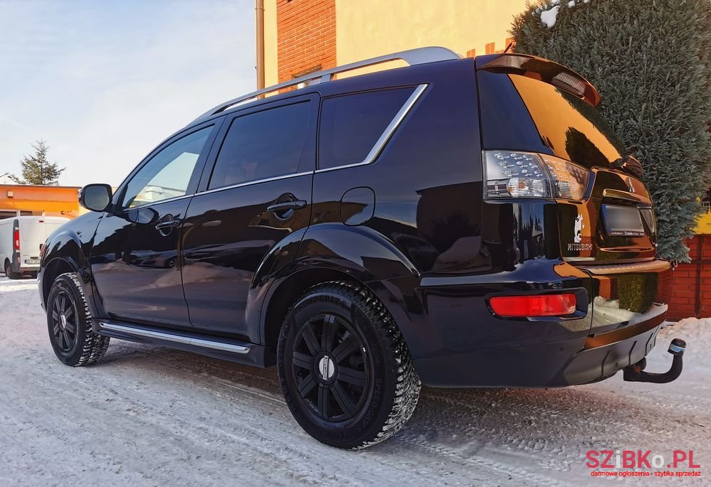 2010' Mitsubishi Outlander photo #5