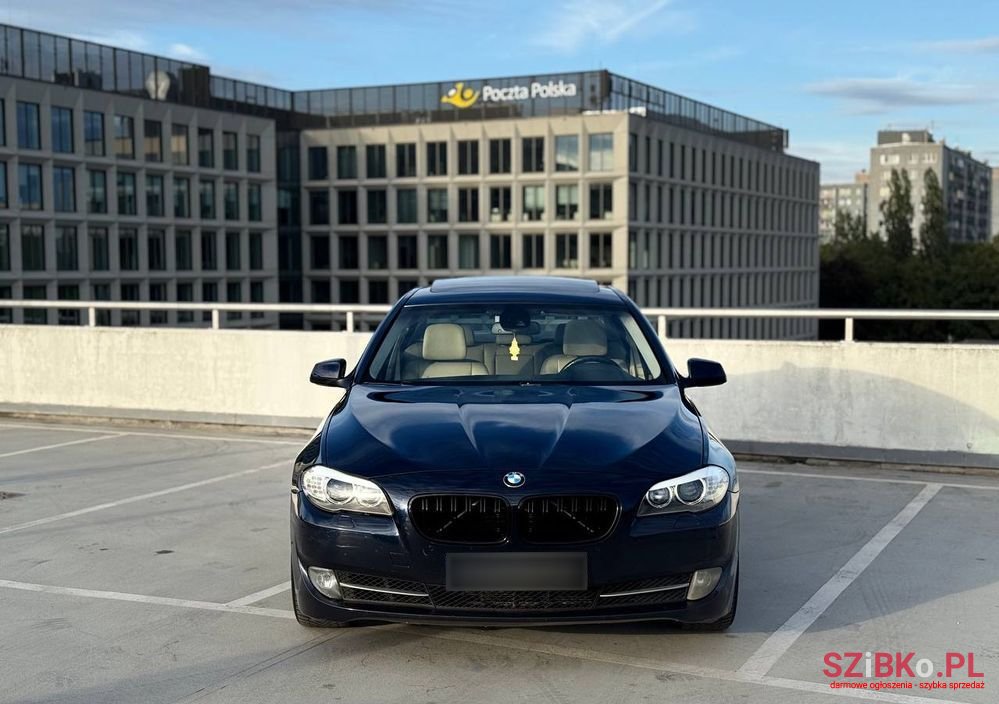 2012' BMW 5 Series 528I Luxury Line photo #3