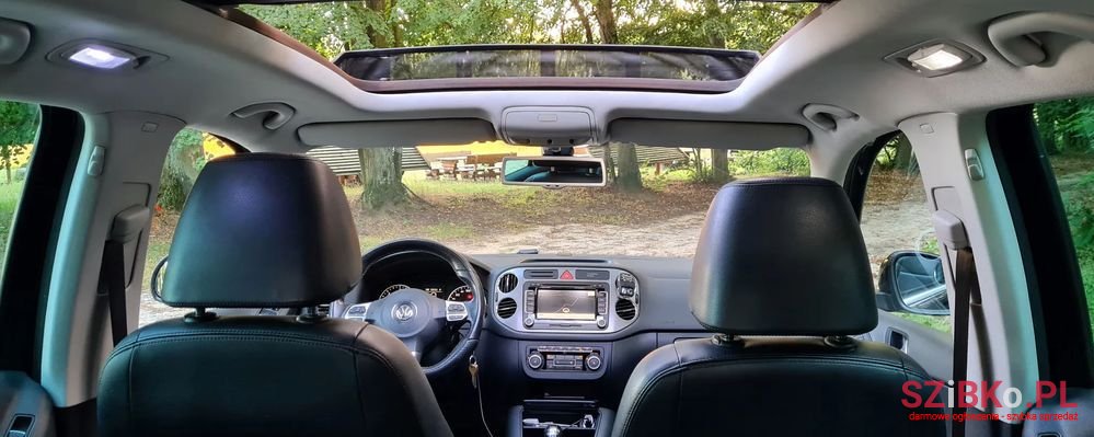 2010' Volkswagen Tiguan photo #6