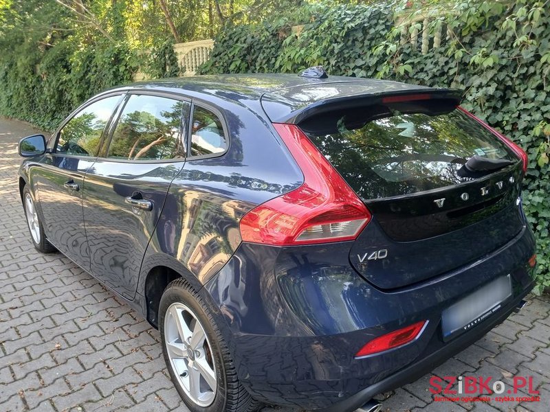 2015' Volvo V40 D3 Momentum photo #3
