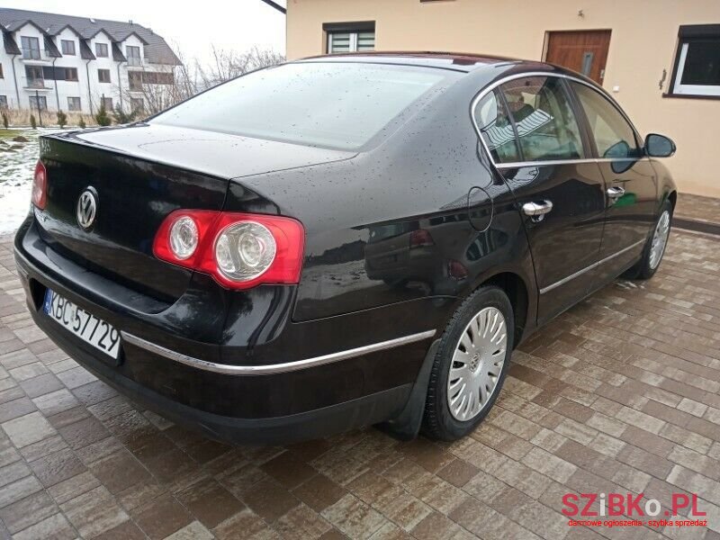 2005' Volkswagen Passat photo #3