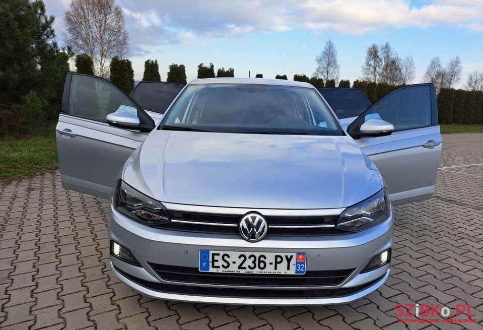 2017' Volkswagen Polo photo #1