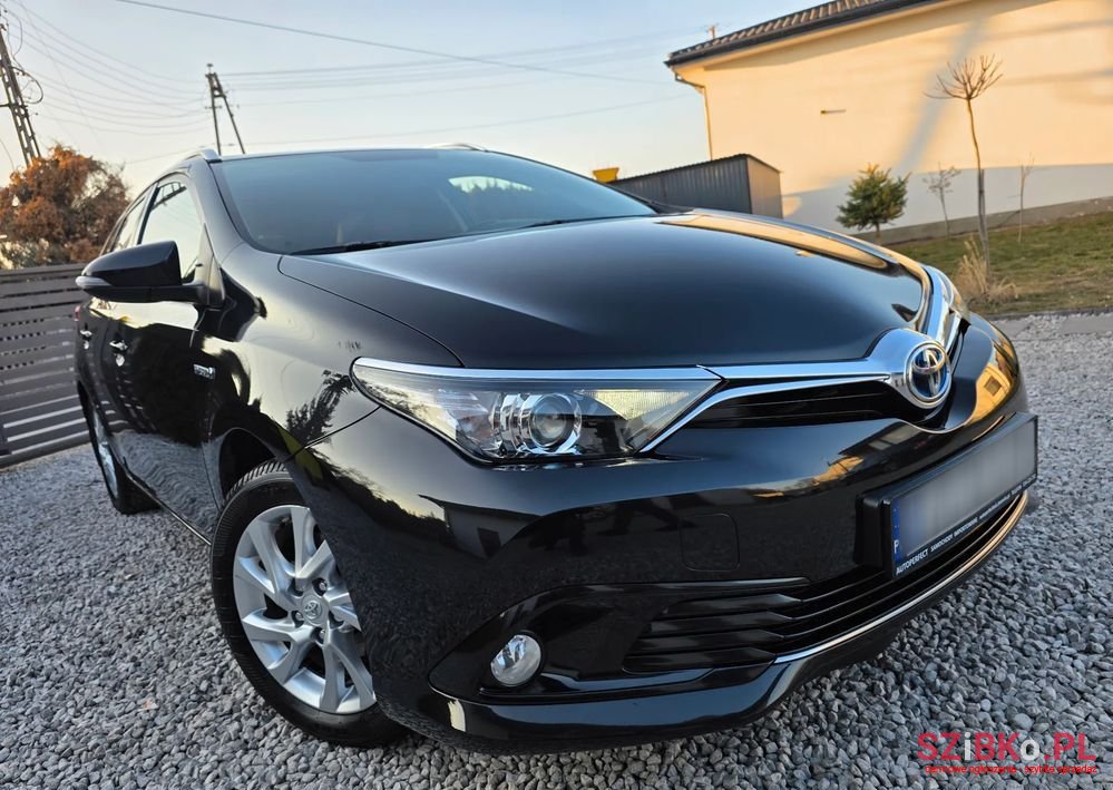 2017' Toyota Auris photo #3