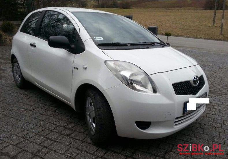 2007' Toyota Yaris photo #2