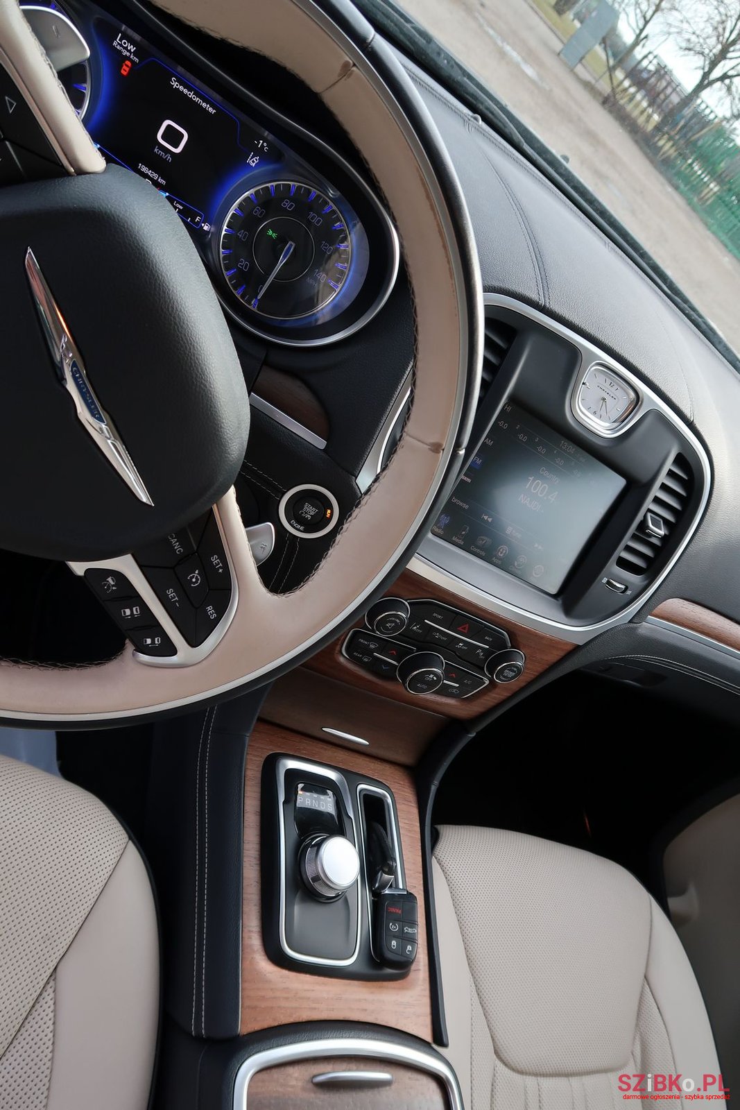 2016' Chrysler 300 C photo #7