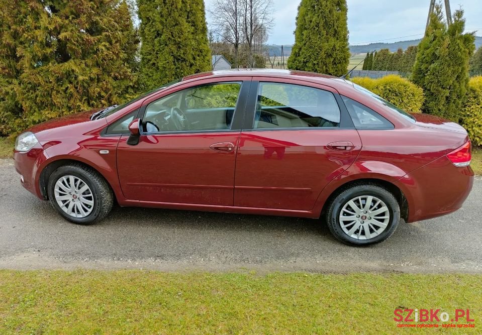 2012' Fiat Linea photo #2