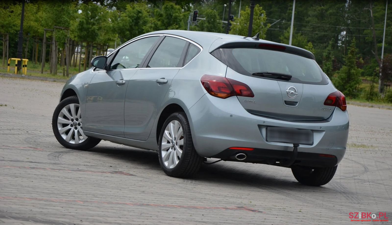 2010' Opel Astra photo #6