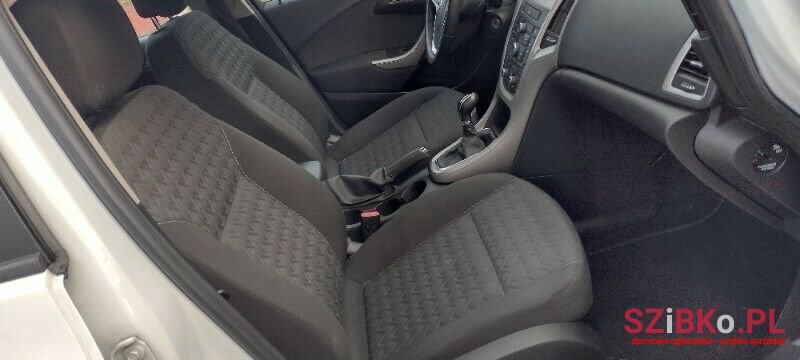 2013' Opel Astra photo #3