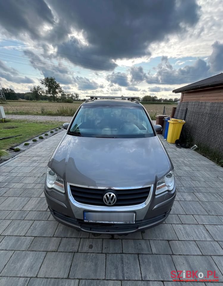 2007' Volkswagen Touran photo #1