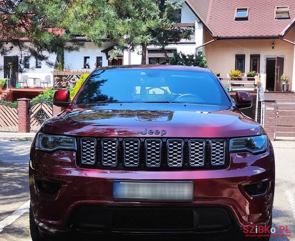 2019' Jeep Grand Cherokee photo #2