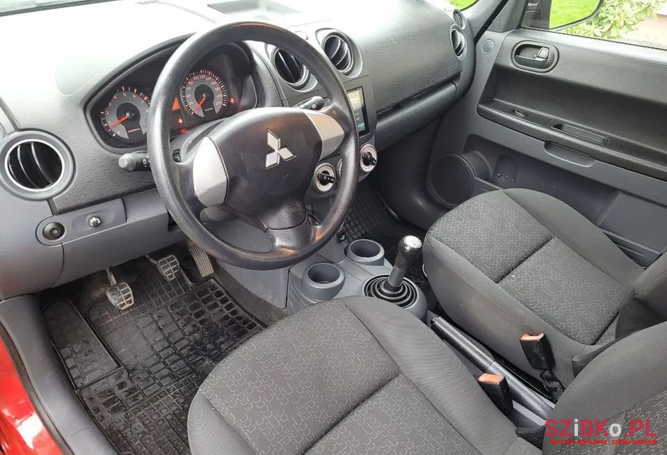 2010' Mitsubishi Colt photo #4