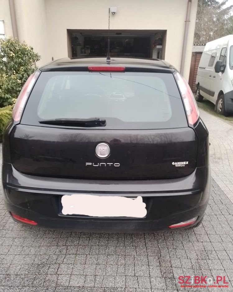 2011' Fiat Punto Evo photo #2
