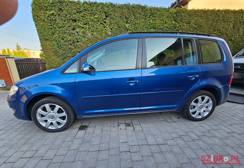 2007' Volkswagen Touran photo #4