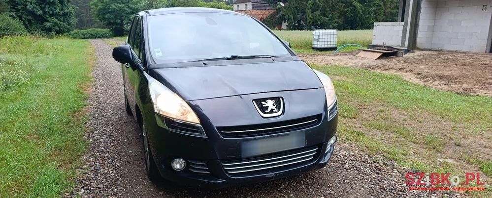 2012' Peugeot 5008 photo #5