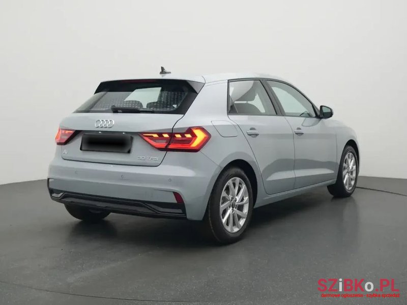 2024' Audi A1 30 Tfsi Advanced photo #3