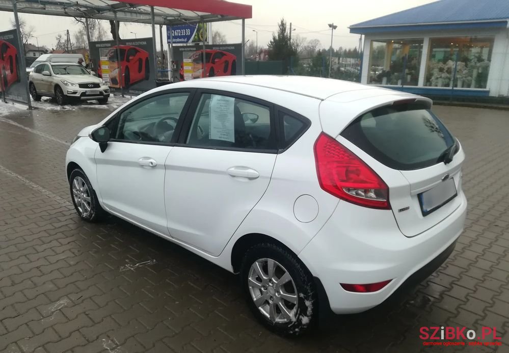 2010' Ford Fiesta photo #4