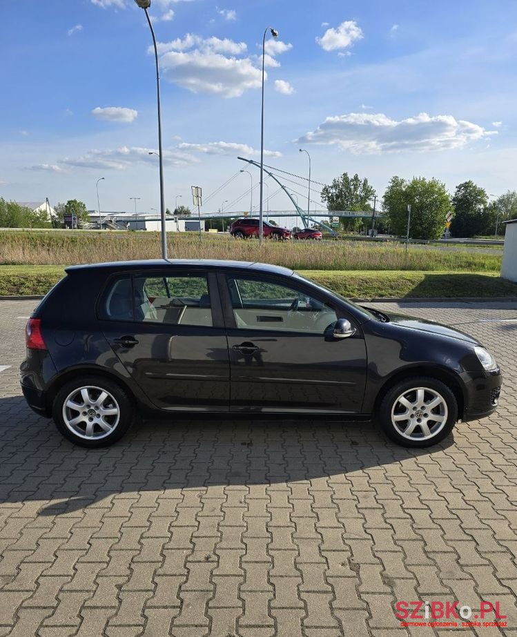 2005' Volkswagen Golf photo #4