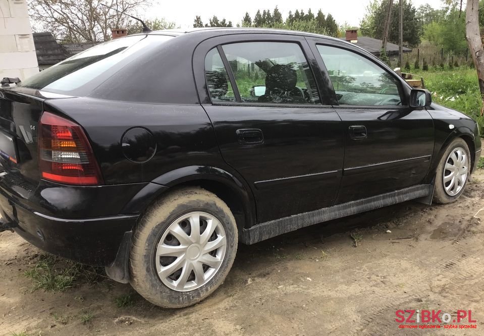 2004' Opel Astra photo #1