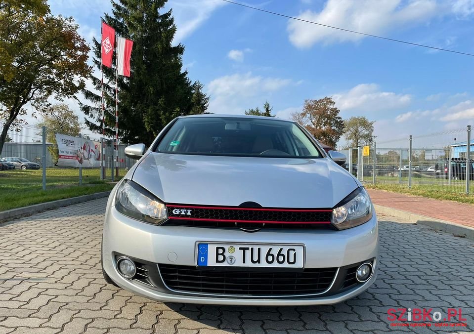 2009' Volkswagen Golf photo #2