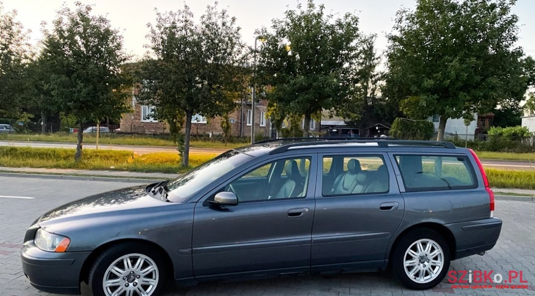 2007' Volvo V70 Momentum photo #3