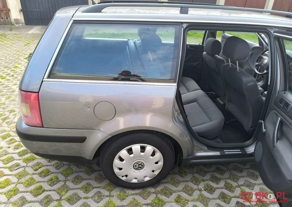 2005' Volkswagen Passat photo #5