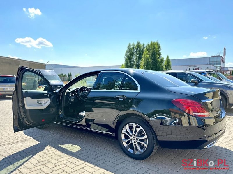 2017' Mercedes-Benz C-Class 160 9G-Tronic photo #2