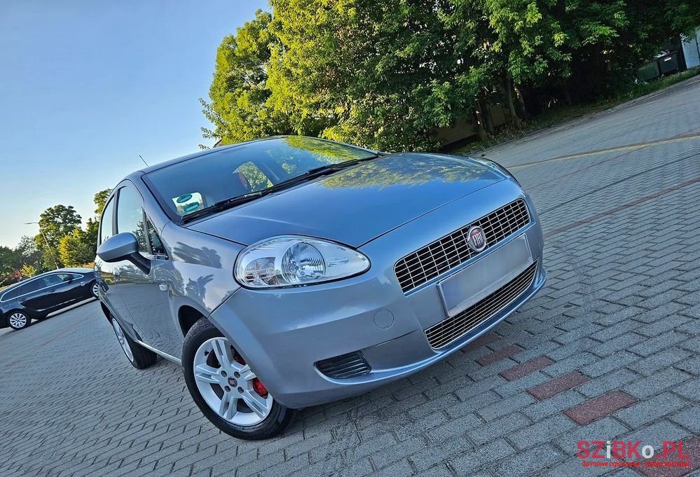 2009' Fiat Grande Punto 1.4 8V Dynamic photo #3