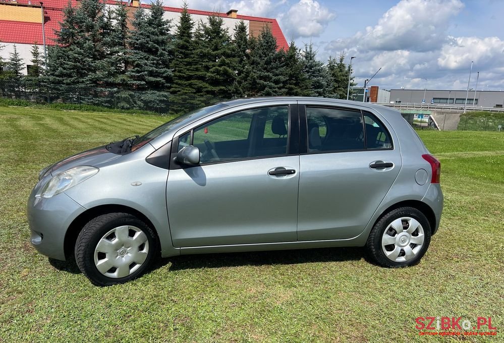 2007' Toyota Yaris 1.0 Terra A/C photo #2
