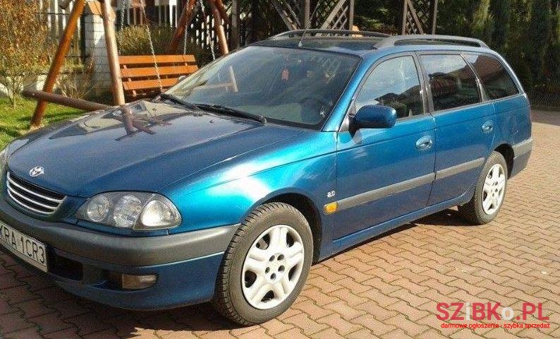 1998' Toyota Avensis photo #2