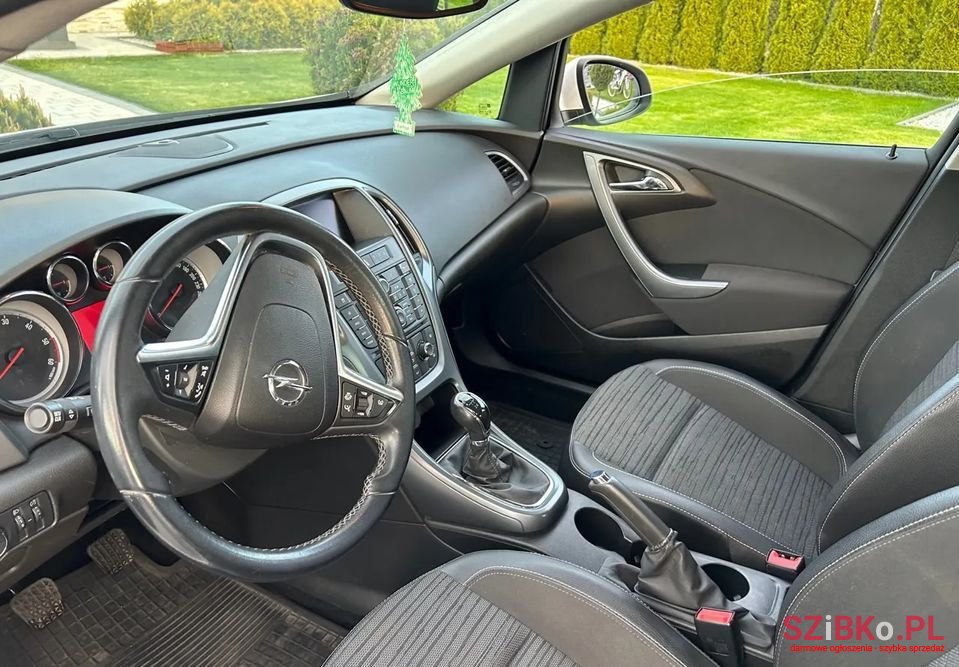 2014' Opel Astra photo #6