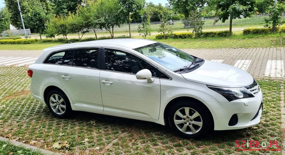 2015' Toyota Avensis Combi 1.6 Edition photo #2
