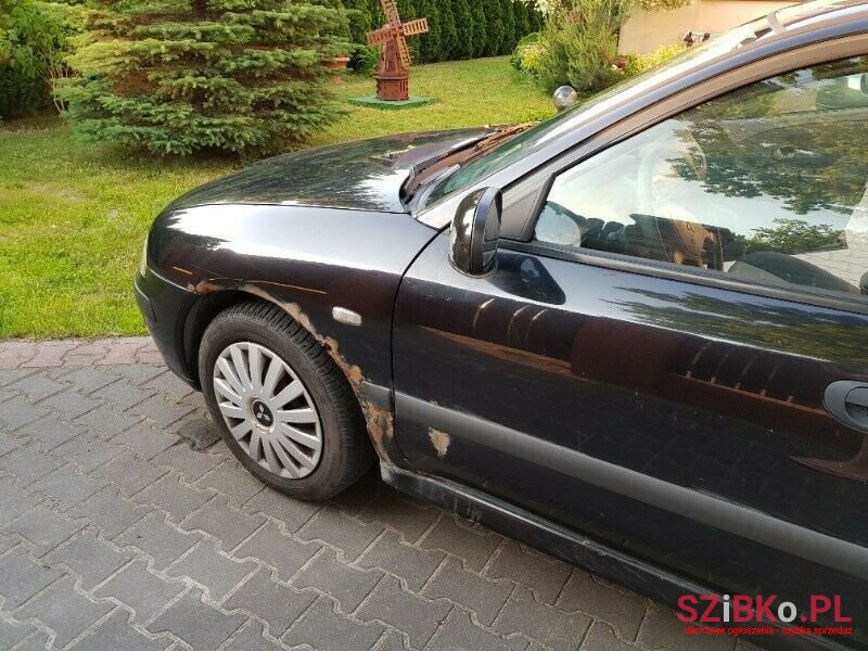 2002' Mitsubishi Carisma photo #4