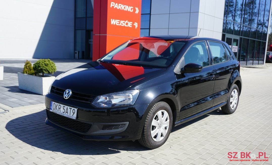 2011' Volkswagen Polo photo #1