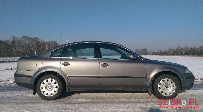 2004' Volkswagen Passat photo #1