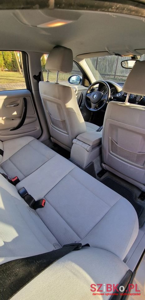 2009' BMW 1 Series 118I Edition Sport photo #6