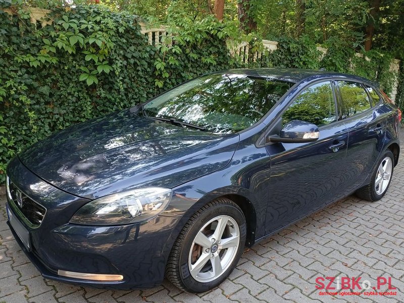 2015' Volvo V40 D3 Momentum photo #1