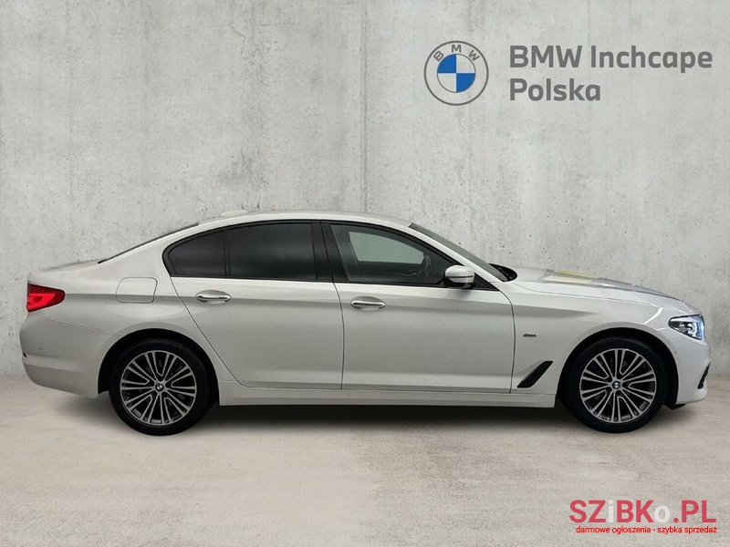 2017' BMW 5 Series photo #6