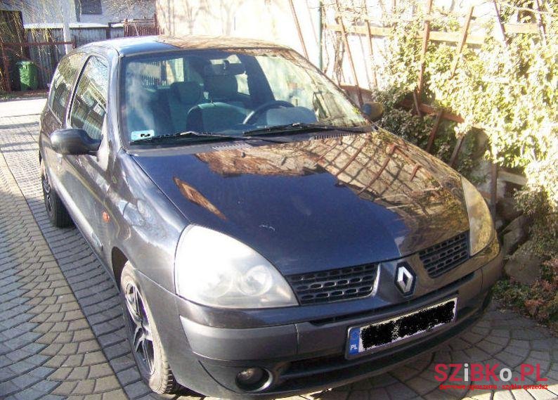 2002' Renault Clio photo #1
