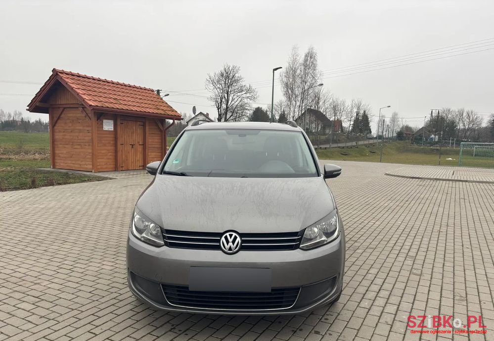 2011' Volkswagen Touran photo #2