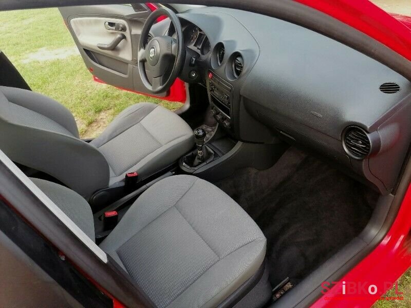 2003' SEAT Cordoba photo #6