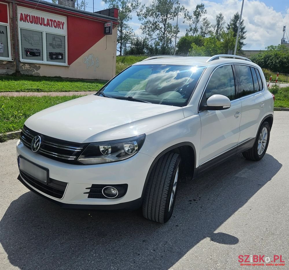2011' Volkswagen Tiguan photo #1