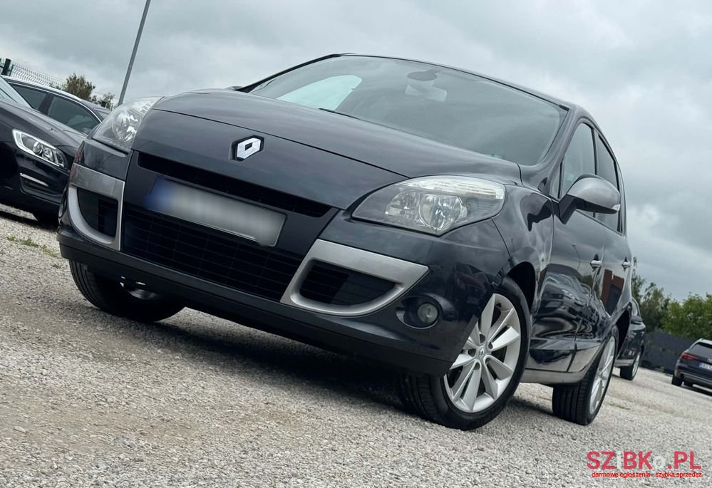 2011' Renault Scenic 1.6 16V 110 Expression photo #1