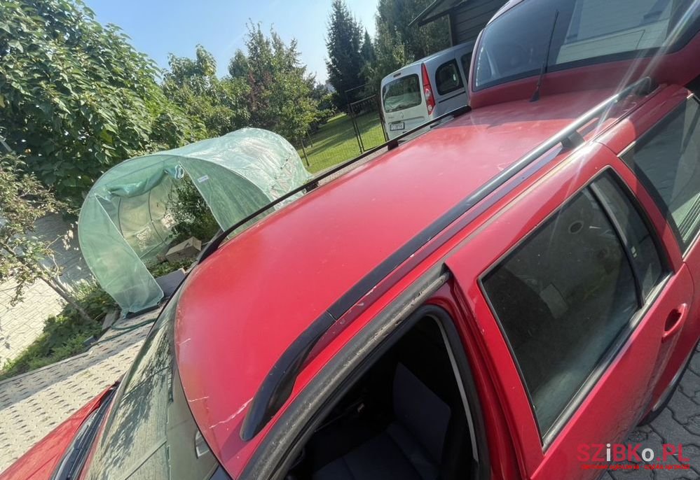 2001' Volkswagen Golf photo #4